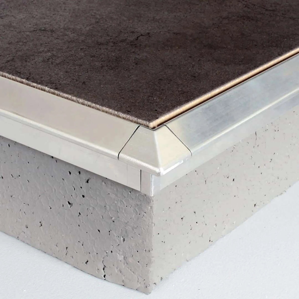 Lifestyle image external corner balcony angle profile drip edge silver with 18 mm cover strip #A0003308