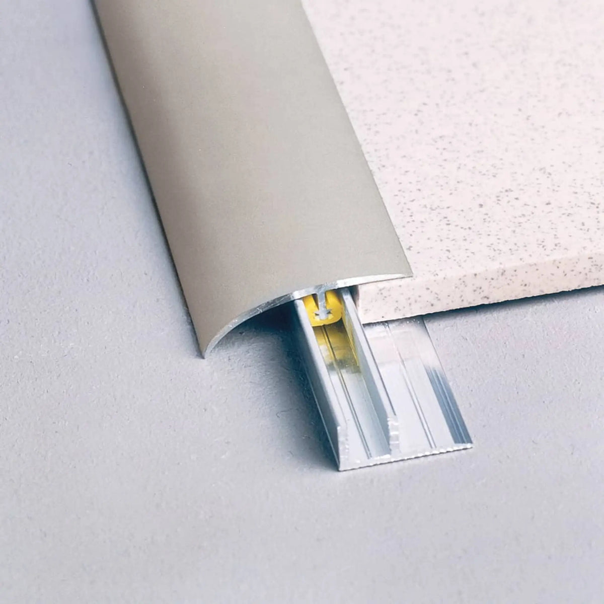Sfeerbeeld DURAL afsluitprofiel CLIPPER titaan