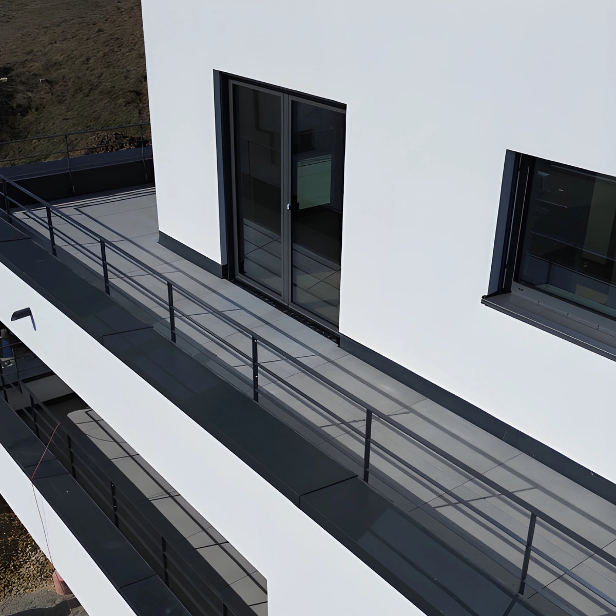 Afvoergoot UD Pro zwart sfeerbeeld op balkon
