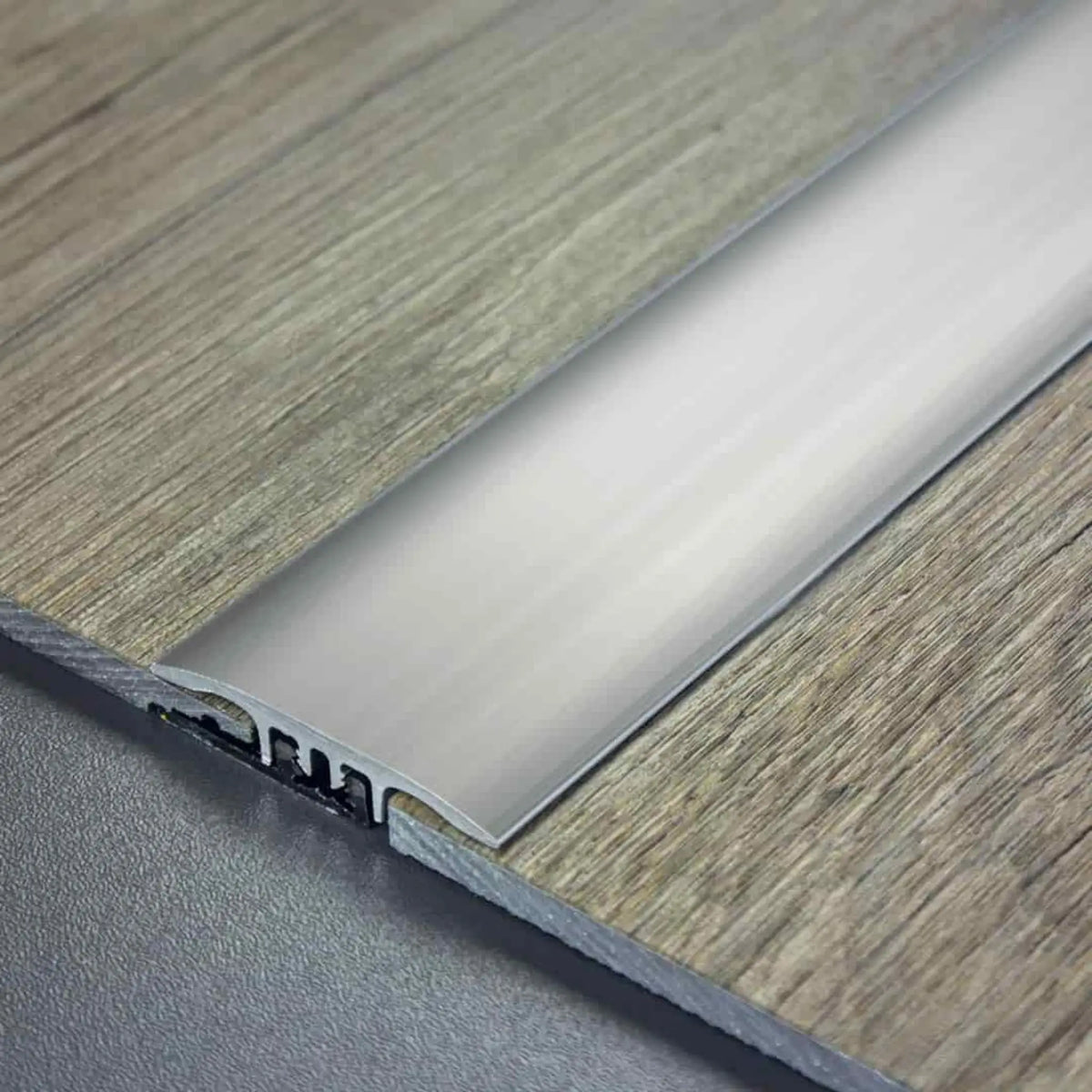 DURAL transition profile SNAP LVT silver installed between two parquet floors