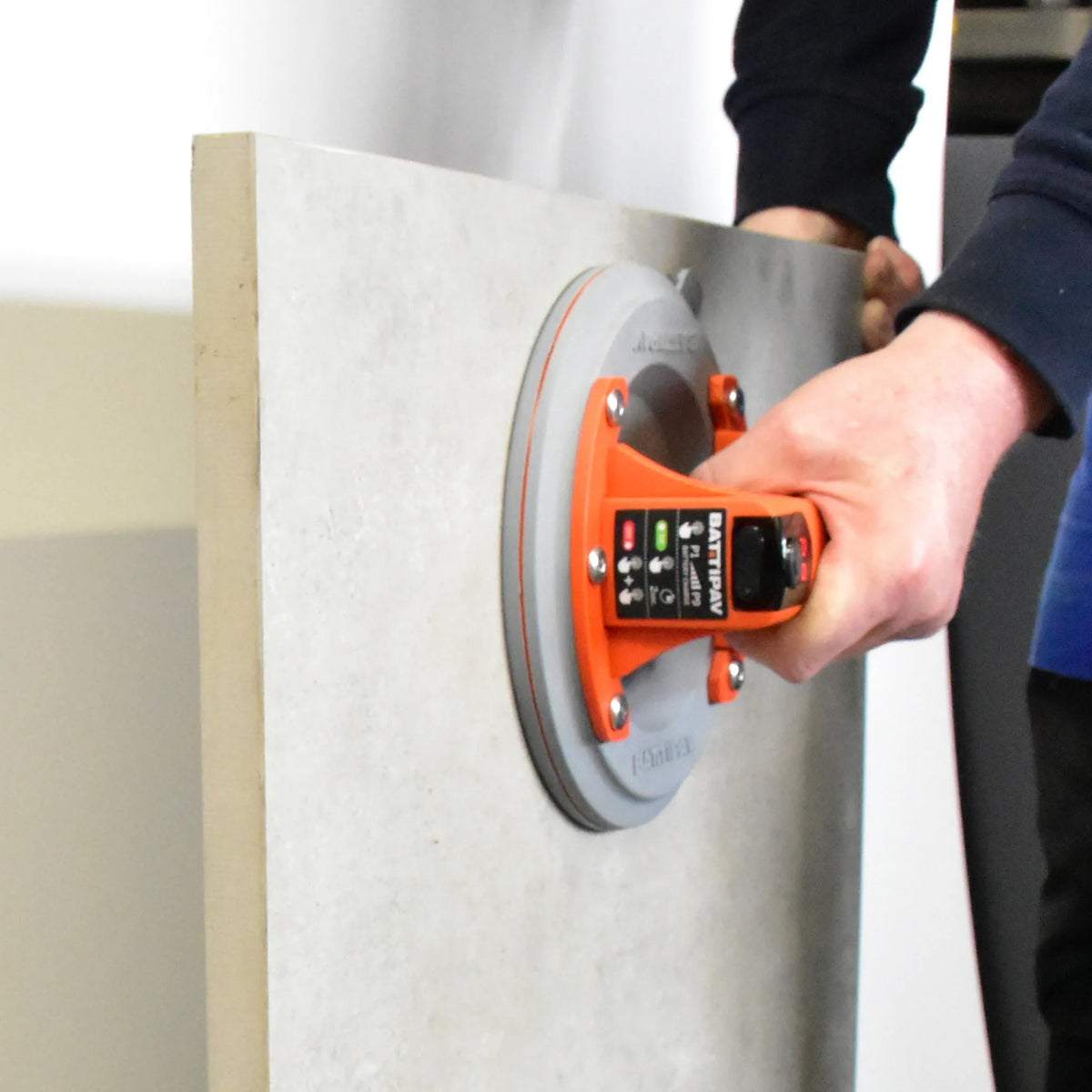 Lifestyle image person lifting a tile at an angle with the Battipav suction lifter