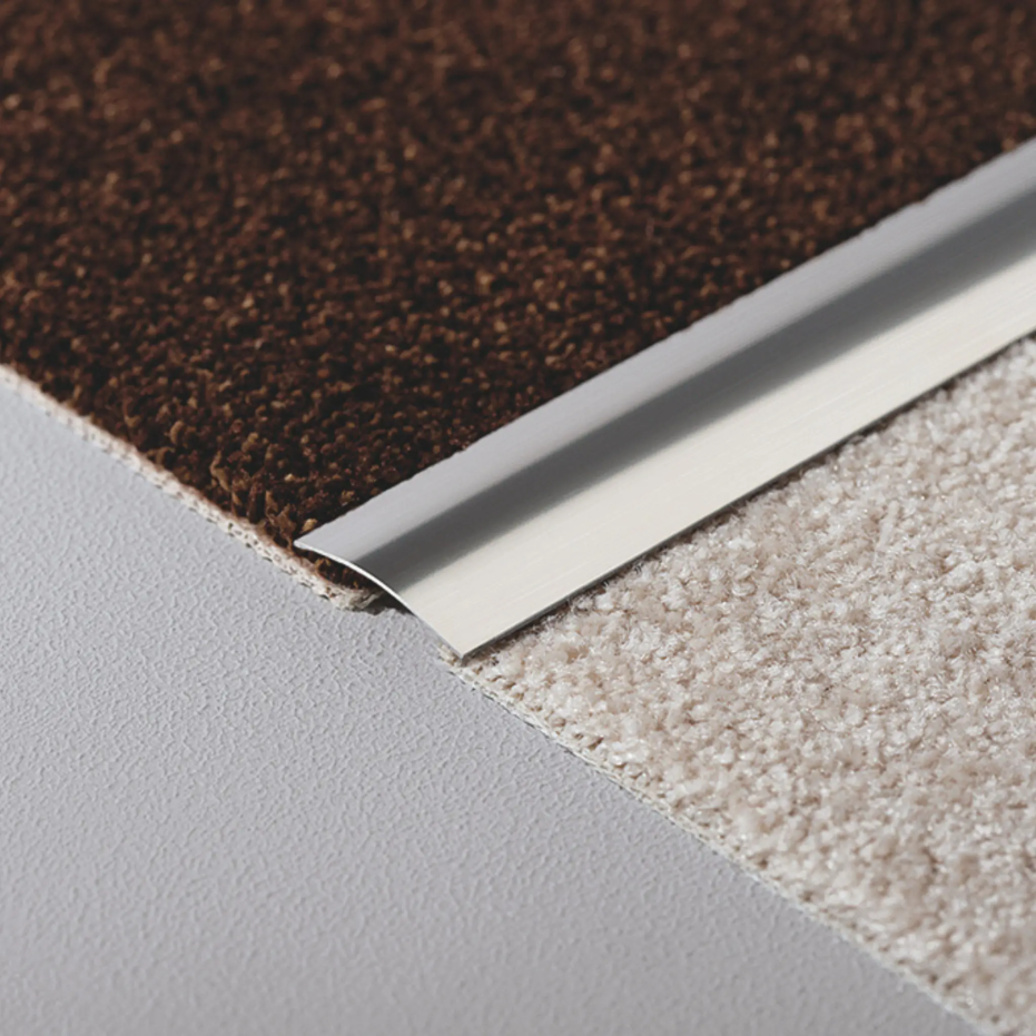 Lifestyle image transition profile aluminium between two carpets